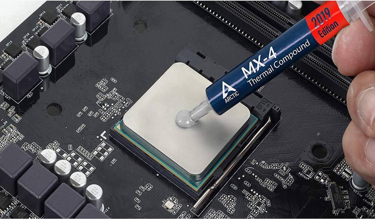 Apply thermal paste to the CPU