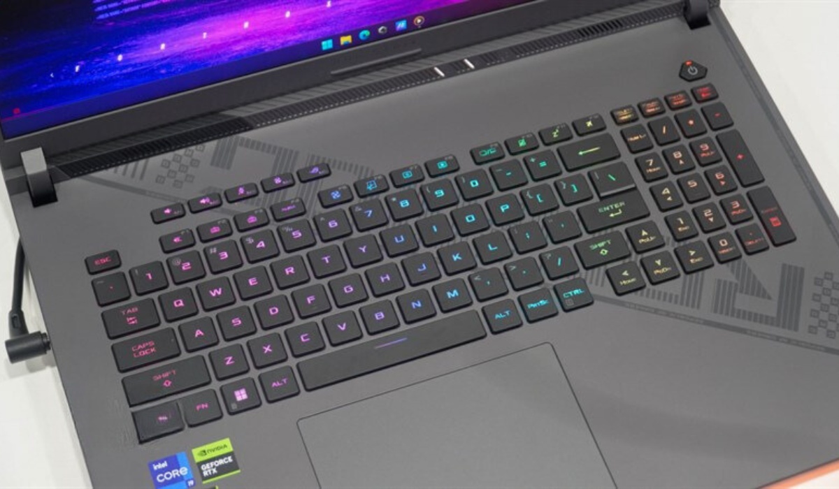 ASUS ROG Strix G18 Keyboard and Touchpad