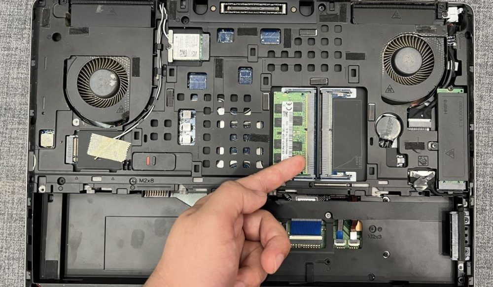 how to put ram in a laptop